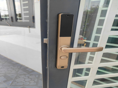 AZDOOR VN BÀN GIAO KHÓA THÔNG MINH SIKER KTS105 CHO CỬA SẮT 4 CÁNH TẠI AN PHÚ ĐÔNG, QUẬN 12