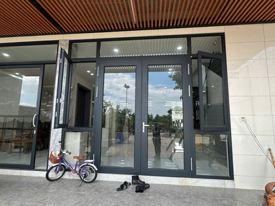 AZDOOR VN THĂM LẠI CĂN NHÀ SỬ DỤNG TOÀN BỘ NHÔM PMI TẠI LONG AN Nhôm PMI nhập khẩu 100% từ Malaysia