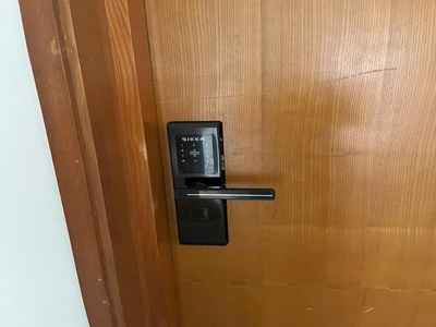 Khóa thông minh Siker KTS010 – Khóa cửa composite 4 chức năng cho khách sạn, căn hộ cho thuê